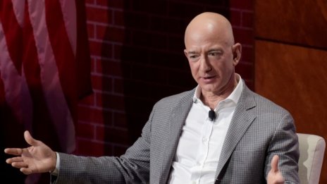 Безос: Правя високоинтелектуалните си срещи преди обяд