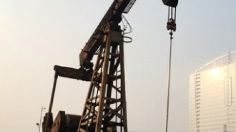 Какво означава за световната икономика цена на петрола от сто долара за барел?