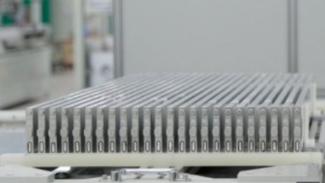 BYD може да започне да доставя нов вид батерии за електромобилите на Tesla