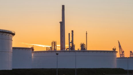 Петролът поевтинява в началото на новата седмица след решението на ОПЕК*