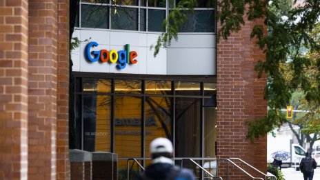 Google продължава да бяга от съкращенията, но те вероятно няма да я подминат