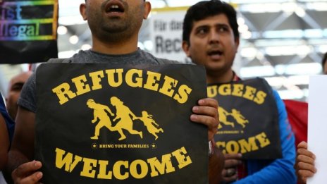 Мигрантите откриват нови маршрути през Испания и Румъния