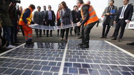 По-евтините панели направиха възможни соларните пътища