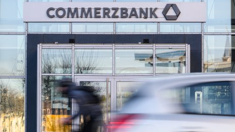 След над 4 години изгнание Commerzbank се завръща  в Dax 