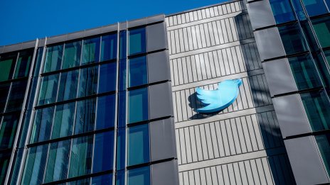 Илон Мъск: Twitter разполага с около 2300 служители