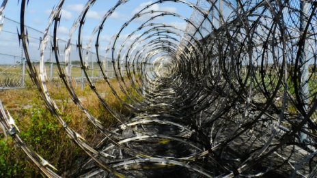 МнВР: Няма официално решение за ограда по границата между Сърбия и България