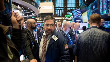 Wall Street започва последната сесия от рекордната седмица със слаби изменения*