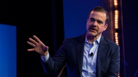 Един от най-близките хора на Джеф Безос напуска Amazon