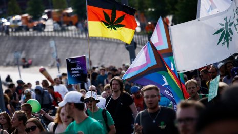 Германия ще легализира закупуването на до 30 грама канабис