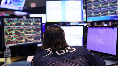 Възобновените притеснения за повишаване на лихви оцветиха в червено щатските индекси