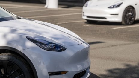 Bloomberg: Hertz купува 100 000 автомобила Tesla