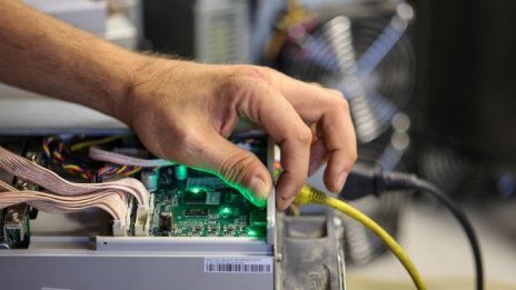 Криптовалутите се провалиха като пари. Но регулаторите могат да ги спасят