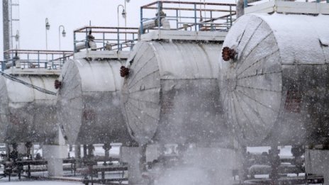 Петролът поевтинява, докато трейдърите чакат новите данни за запасите на САЩ*