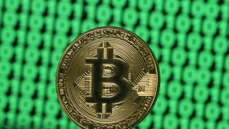 Цената на биткойна падна под 9600 долара