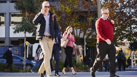 Пазарът на труда в Австралия се справя добре с по-високите лихви