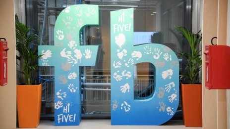 Facebook подготвя собствен гласов асистент