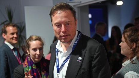 Стартъпът Neuralink на Илон Мъск за първи път постави имплант в мозъка на човек