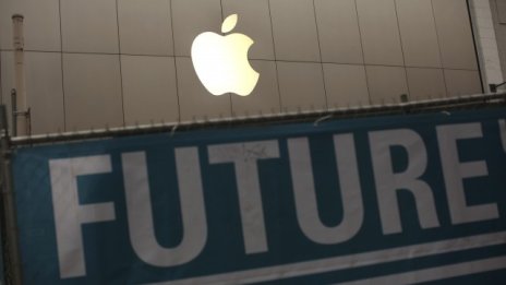 Apple хвърли инвеститорите в паника, акциите се срутиха с близо 10%