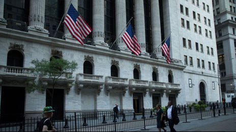 Американските акции задълбочават спадовете