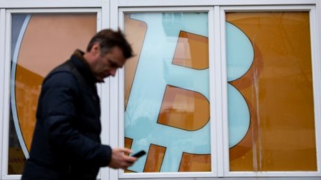 Украинската криза раздели биткойна и акциите – поне засега