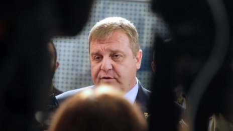Каракачанов: Ако трябва, България ще изтегли двамата си офицери от Ирак