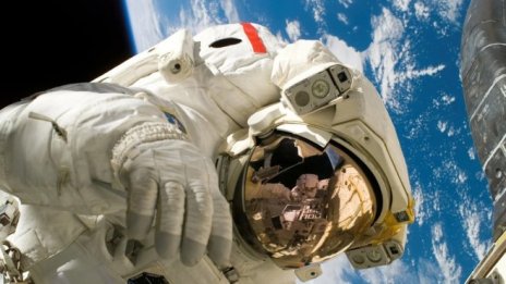 Реплика на лунния костюм на астронавта Нийл Армстронг гостува в "Музейко"