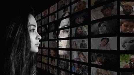 Новата любима социална мрежа Clubhouse расте, а с нея и проблемите, които носи