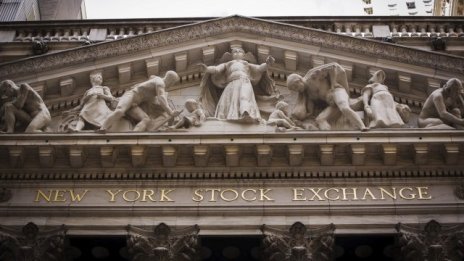 Разнопосочна търговия на Wall Street на фона на последиците от урагана "Харви"*