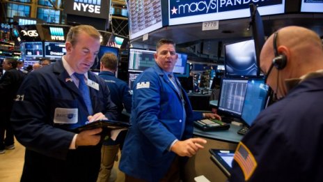 Силните икономически данни помогнаха на Dow да напредне с над 370 пункта