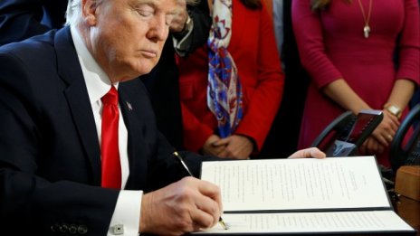 Тръмп облекчава банковите регулации