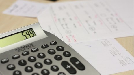 Редица проблеми около бюджетния излишък остават незабелязани