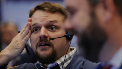 Доларът потъна до 3-годишно дъно