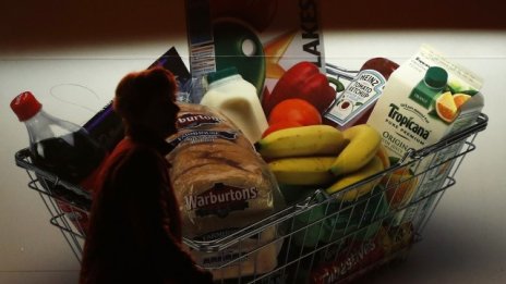 Продажбите на дребно във Великобритания растат по-бързо от очакваното