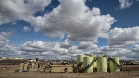 Икономическите опасения и по-високите запаси в САЩ запазват цената на петрола стабилна*