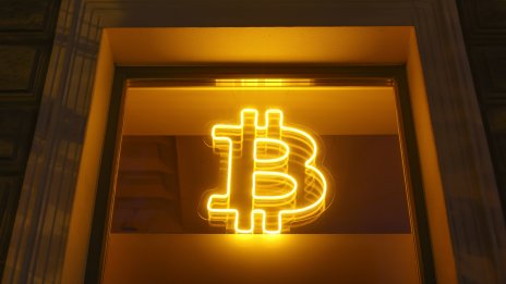 Биткойнът започва нестабилно новата седмица на прага от 88 хил. долара