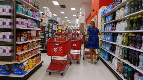 Продажбите на Target продължават да се свиват за поредно тримесечие