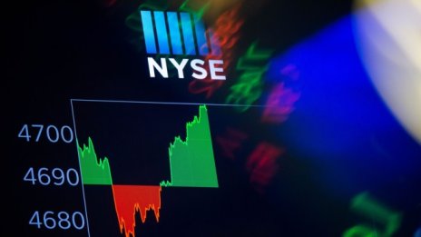 S&P отстъпва от последните рекорди в началото на новата сесия*