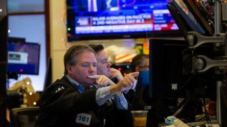 Слабо начало на седмицата за американските борси