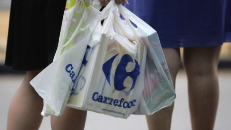Carrefour продължава битката с кризата