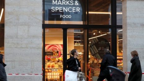 Marks & Spencer разширява плана си за продажба на храни в съдове на клиентите