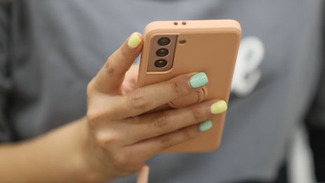 Непълнолетни потребители в социалните мрежи показват големи нарушения в Австралия