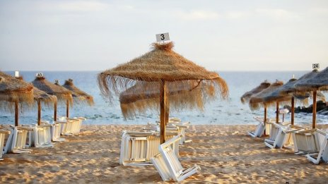 България отваря границите за чужди туристи при определени условия