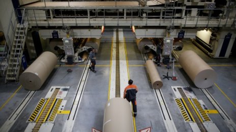 Отслабването на промишлената активност в еврозоната продължава вече трети месец