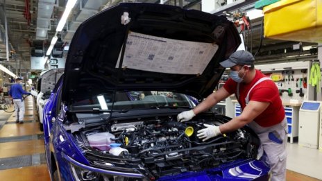 Омикрон забавя бизнес активността в еврозоната за втори пореден месец