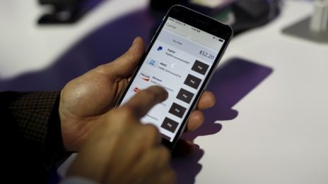 Швеция, където дори църквите вече събират дарения чрез мобилни приложения