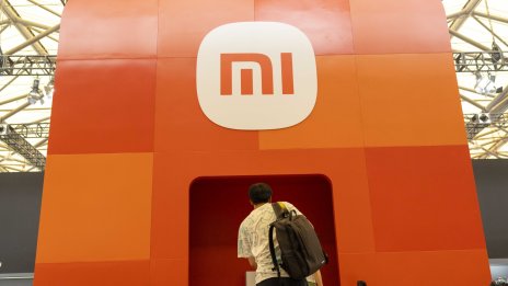 Приходите на Xiaomi спадат, но компанията напредва с плановете си за електромобили
