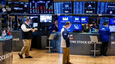 S&P 500 се приближава към нов рекорд*