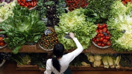 Годишната инфлация отново забавя хода си през април