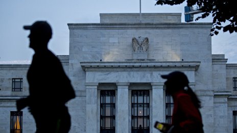 Какво означава отлагането на намаляването на лихвите от Фед за САЩ и света?
