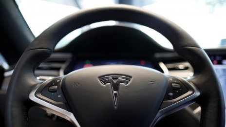 Tesla ще ползва чипове на Intel в колите си